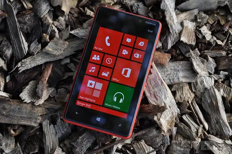 4.3寸双核新旗舰 诺基亚lumia 820图赏