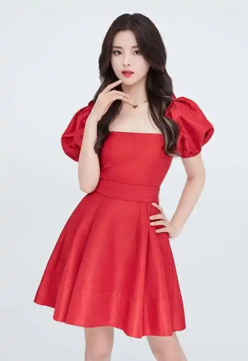 古力娜扎最新穿搭造型丨身穿红色泡泡裙和杨超越撞款,谁更似公主