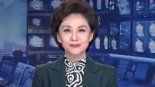 央视主播海霞嫁清华教授女儿比她还美52岁又有了新身份