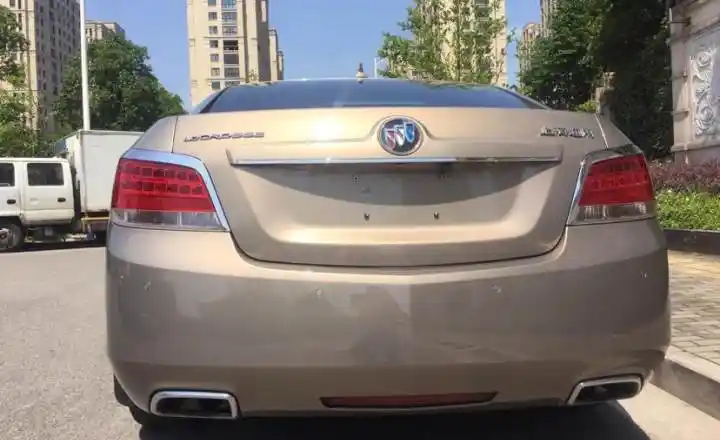 别克 君越 2.4l 豪华舒适型 香槟色 手自一体