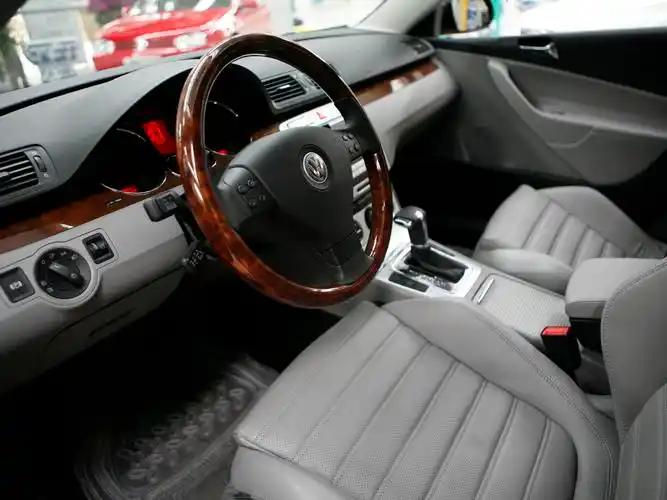 【高清图】 大众(volkswagen)迈腾 3.2 尊贵型 图186