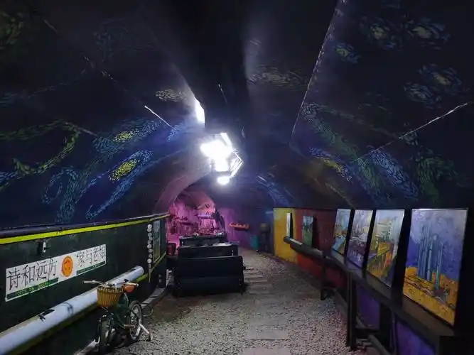 重庆一废旧防空洞变身网红艺术空间,看书喝茶赏画纳凉一应俱全_人防