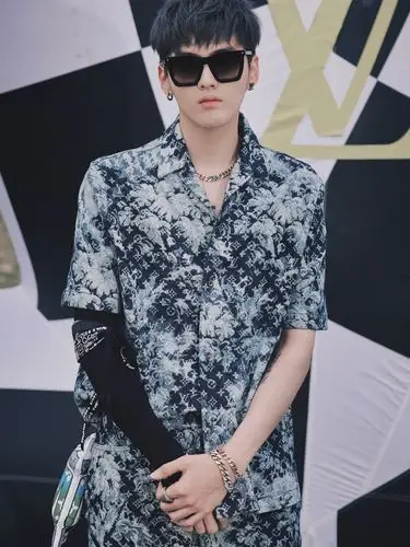 吴亦凡lv首位且唯一全球代言人