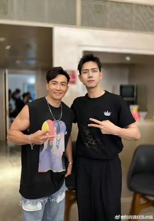 刘畊宏晒与郭艾伦李现林书豪合照#周杰伦开演唱会,作为好友的刘畊宏