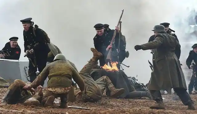 柏林会战:二战惨烈的城市攻坚战,苏军伤亡百万人换西线战场平静