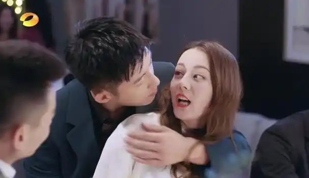 热巴黄景瑜又被锤遭狗仔点名年初还在一起工作室装瞎发挥稳定