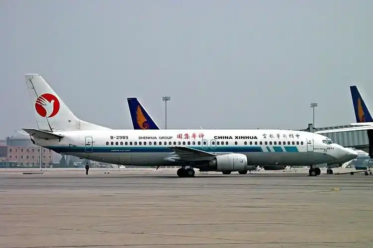中国新华航空公司b-2989号boeing 737-400型客机.