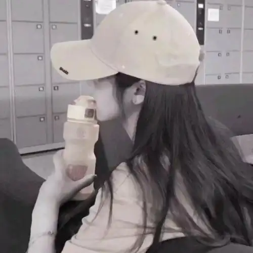 高清好看的戴帽子女生头像霸气图片