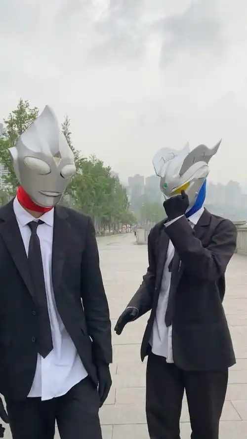 赛罗和迪迦你们会喜欢谁