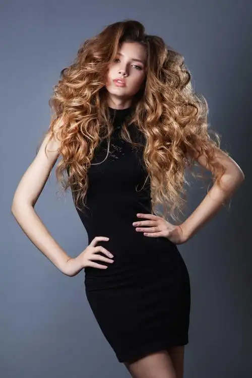 性感的女模特图片-性感的长发卷发女模特素材-高清图片-摄影照片-寻图