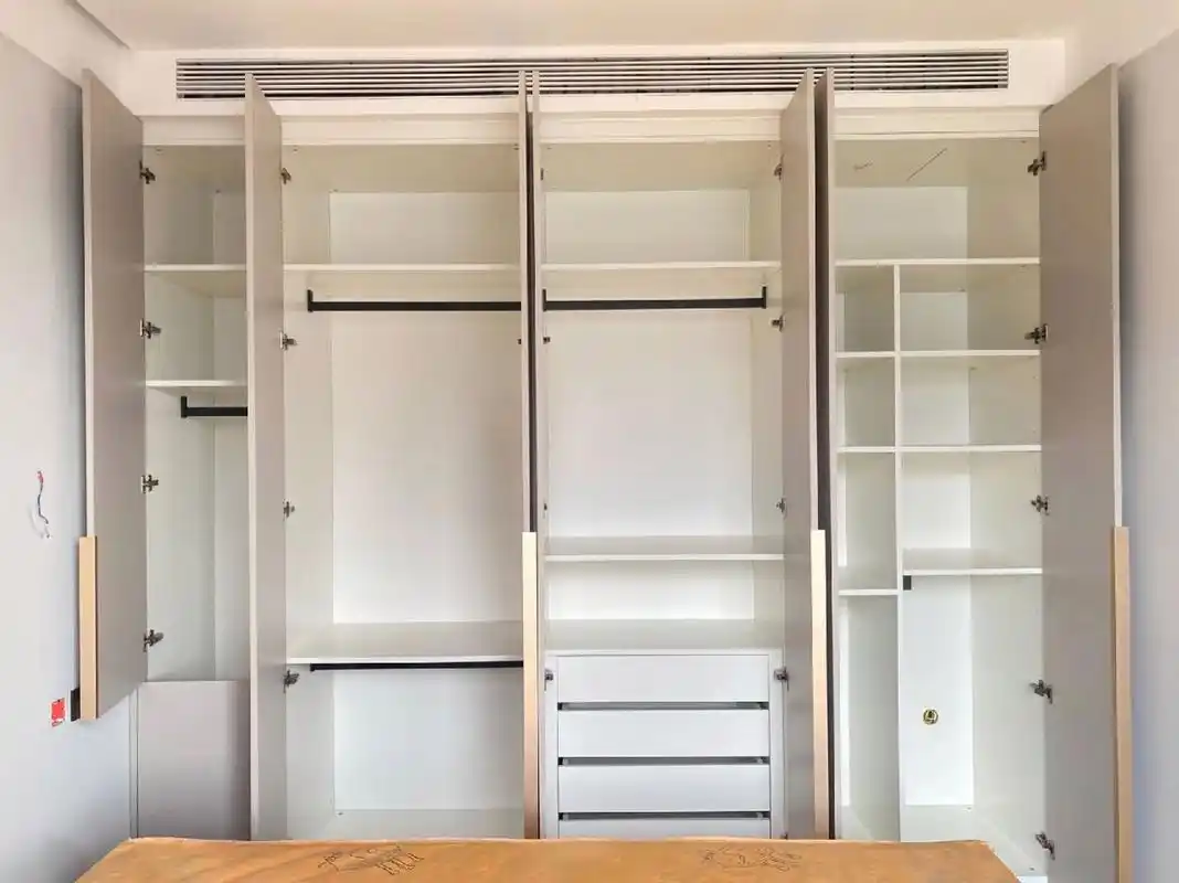 73图中主卧满墙衣柜,次卧榻榻米定制 91空间: 满墙衣柜长*高*深=