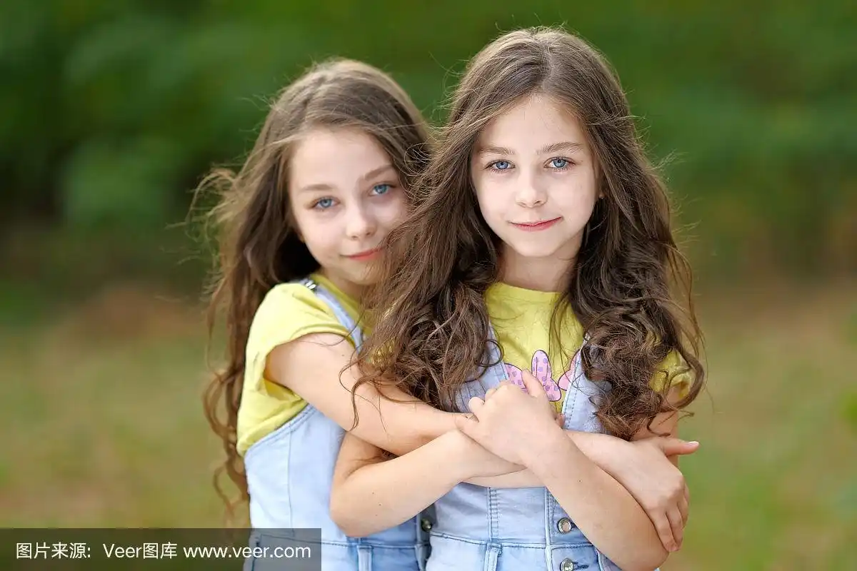 两个小女孩的肖像,双胞胎