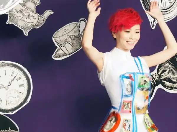 黄雅莉拍mv险饿晕 与兔子共舞"还能好好玩耍吗"