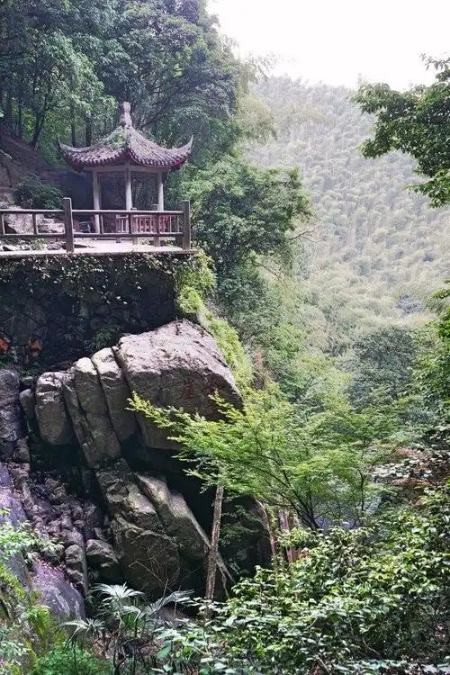实拍"剑池飞瀑",浙江省德清县莫干山的代表景点,还有古老传说