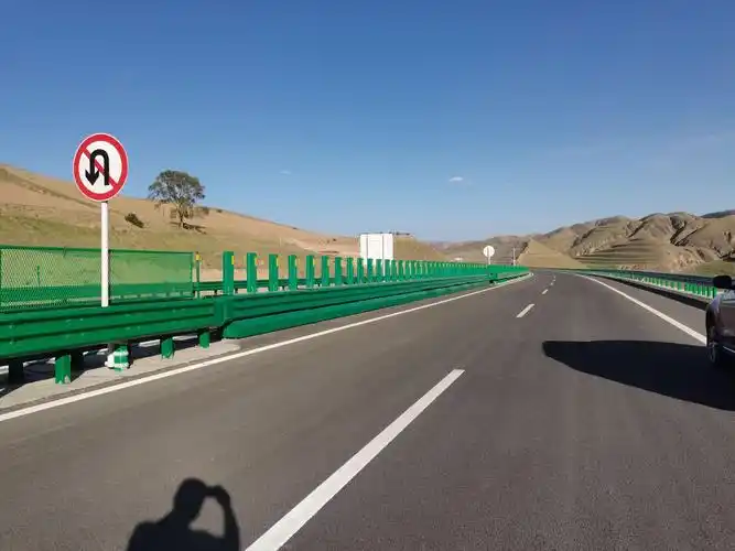 高速公路中央分隔带防撞隔离护栏amsbsa级临时防撞护栏带报告