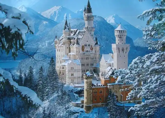 迪士尼标志上的城堡,来自这座童话般古堡,得名于茜茜公主的赠礼