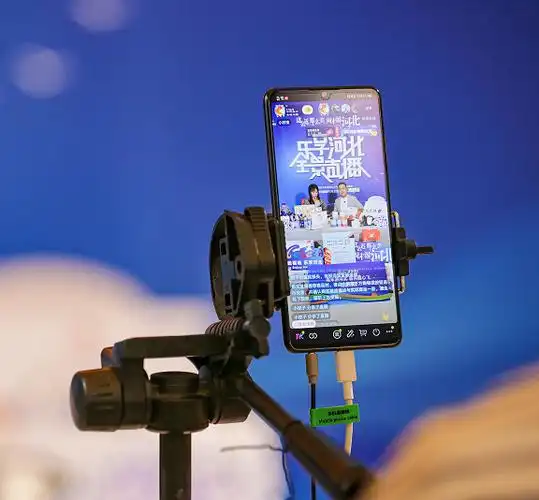 "百种万件"旅游商品现场抖音直播秒杀现场