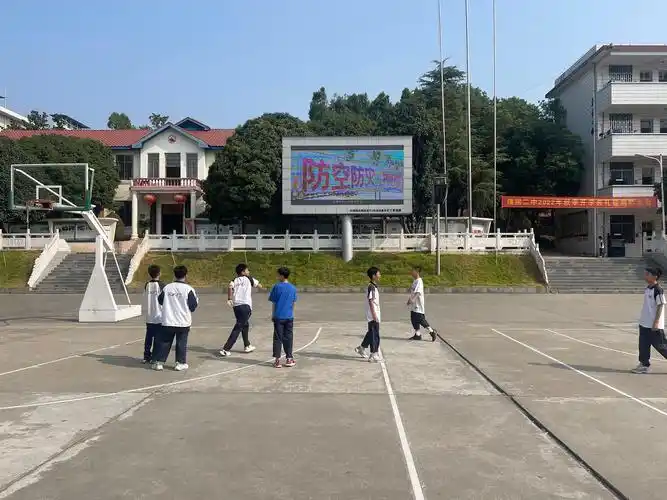 隆回二中举行全民国防教育日活动