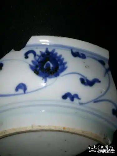 青花标本苏麻离青宝石蓝呈色晕散黑瑕铁绣斑深入胎骨 迎光侧视泛锡光