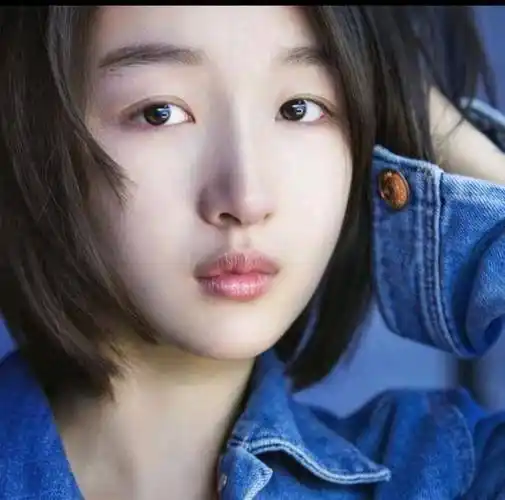 周冬雨——减龄少女颜_气质_鼻子_眼睛