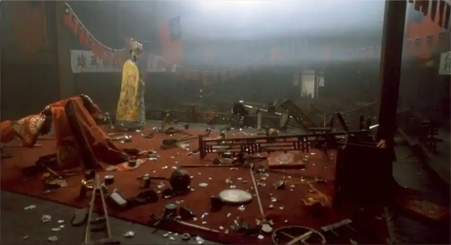 《霸王别姬》里的金鱼,鸟笼和戏台.︱建筑剧09