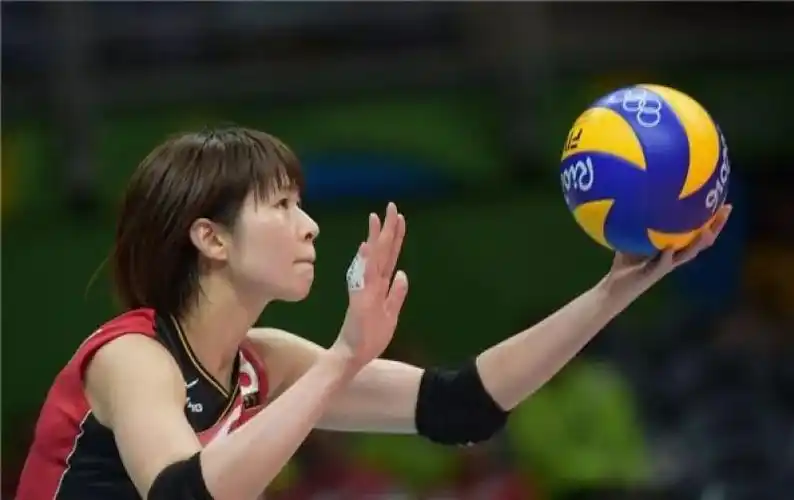 1986年8月19日于日本埼玉县八潮市出身,日本女子排球运动员,司职主攻