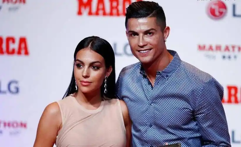 c罗的风流情史:37岁有过12个女友,独爱细腰肥臀,5个孩子3个妈_伊莲娜