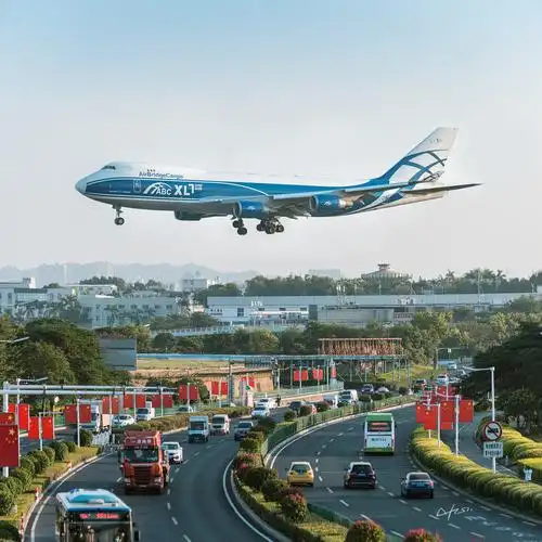 降临一架波音747400erf即将降落厦门高崎国际机场747系列是波音最大的