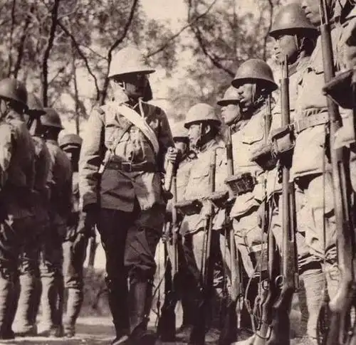 手持三八大盖的日军士兵