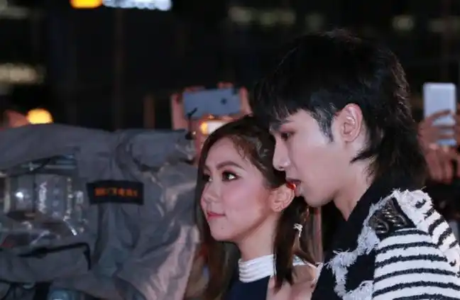 华晨宇邓紫棋在一起过吗华晨宇否认与邓紫棋有过恋情