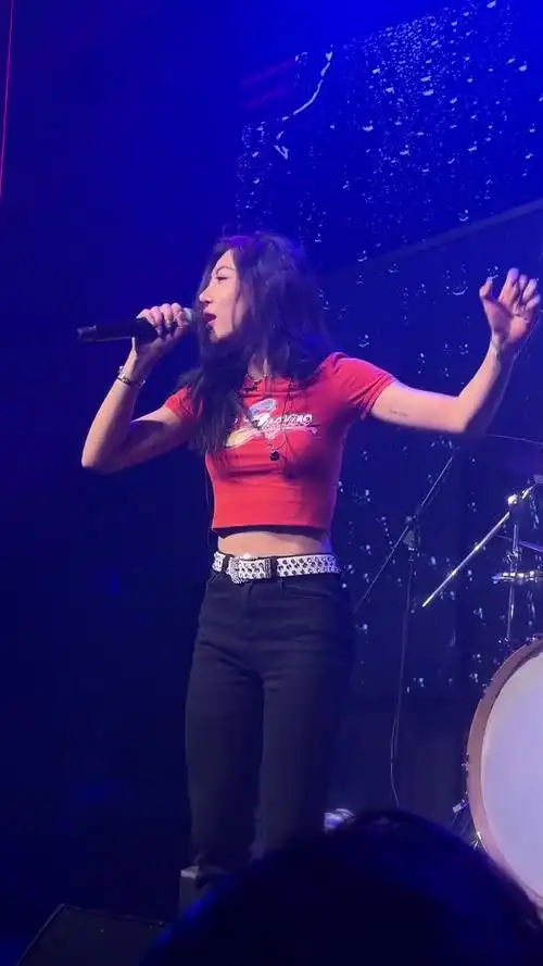 驻唱歌手驻唱小姐姐livehouse音乐现场唱歌音乐酒吧春节