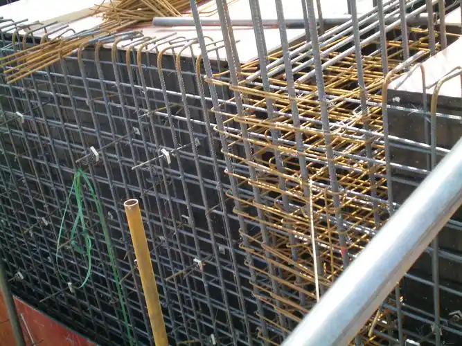 一会所游泳馆剪力墙和底板钢筋