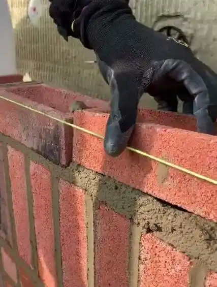 搬砖人日常建筑工地第一视角搬砖人幕墙