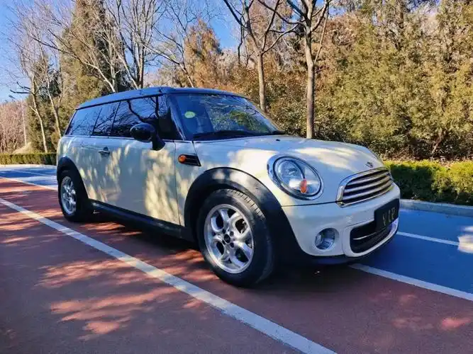 宝马迷你小轿车