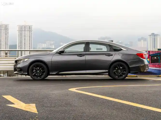 【2021款雅阁260turbo 豪华·星空限量版_整体外观_3/129张图片】