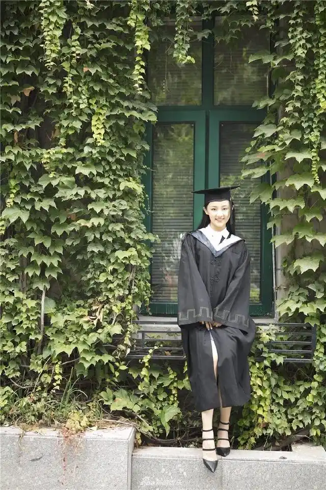 2017最美中戏校花毕业甜蜜照发布,慢慢的夏日青春气息,笑容太甜