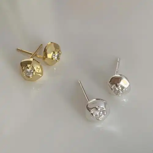 挖到一款宝藏银耳钉闺蜜情侣都可以戴