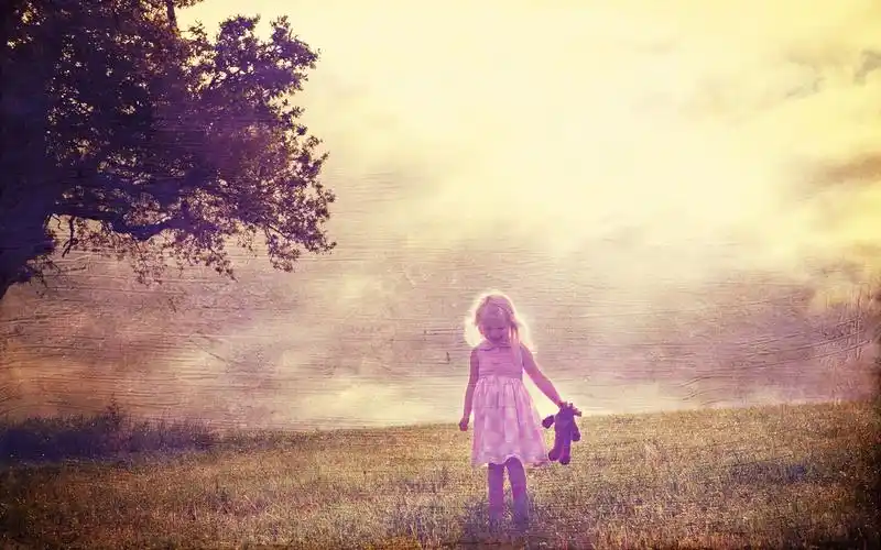 精选天真可爱的外国小女孩非主流图片桌面壁纸高清