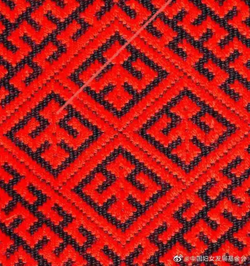 海南黎锦图案——甘工鸟 是泛流传于海南黎族地区的古爱情故事.