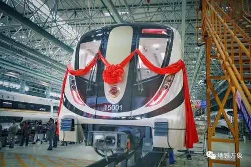 申通地铁集团说,12月16日,上海轨交15号线全自动驾驶列车在长春下线