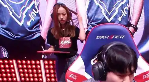 不过从这个事中可以看出,妖风小姐姐应该是目前lpl最有排面的裁判了