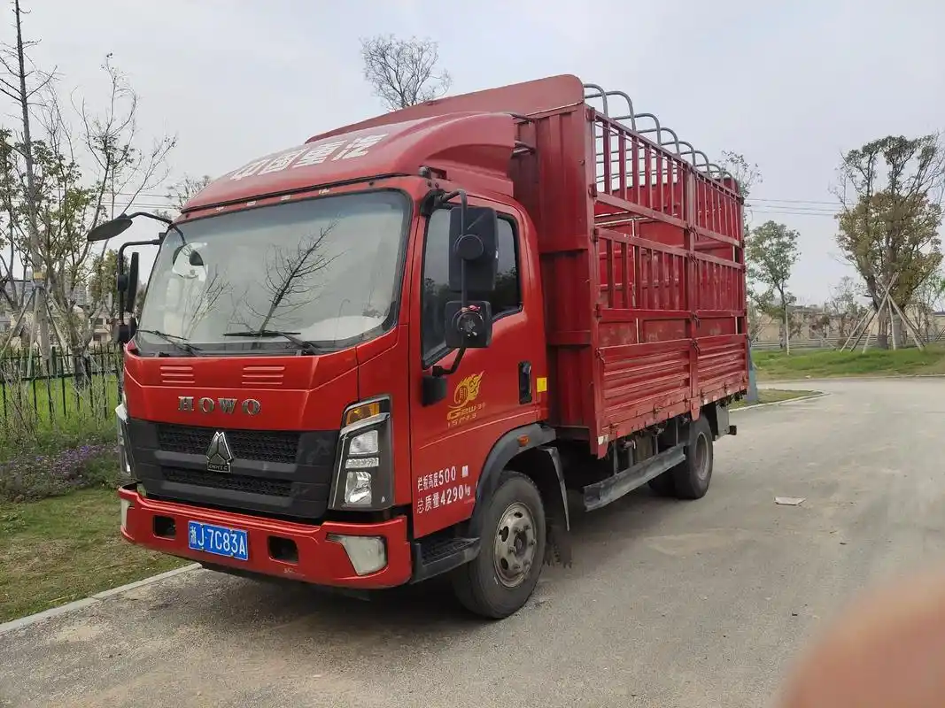 新到二手货车重汽豪沃统帅高栏宽体.