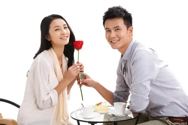 三,偶尔的浪漫当两个人在一起久了,慢慢地就会变得