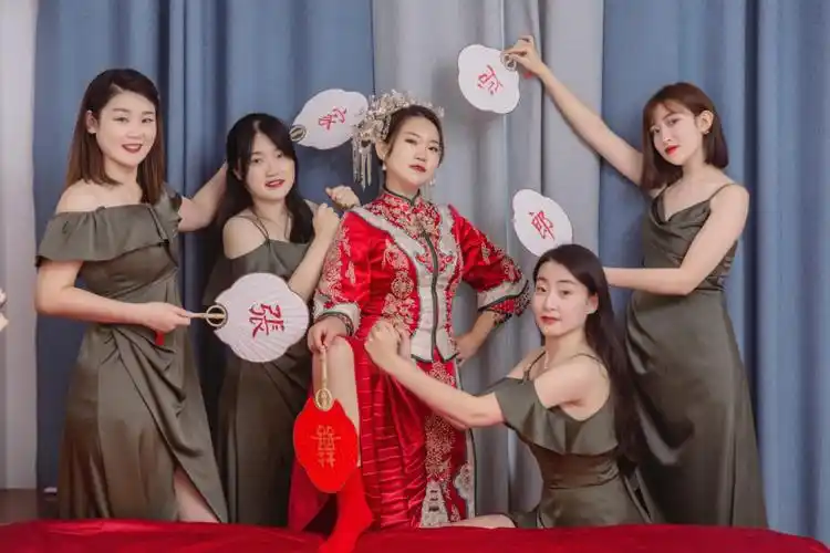 纪念第一次当伴娘,悦儿新婚快乐～#伴娘团