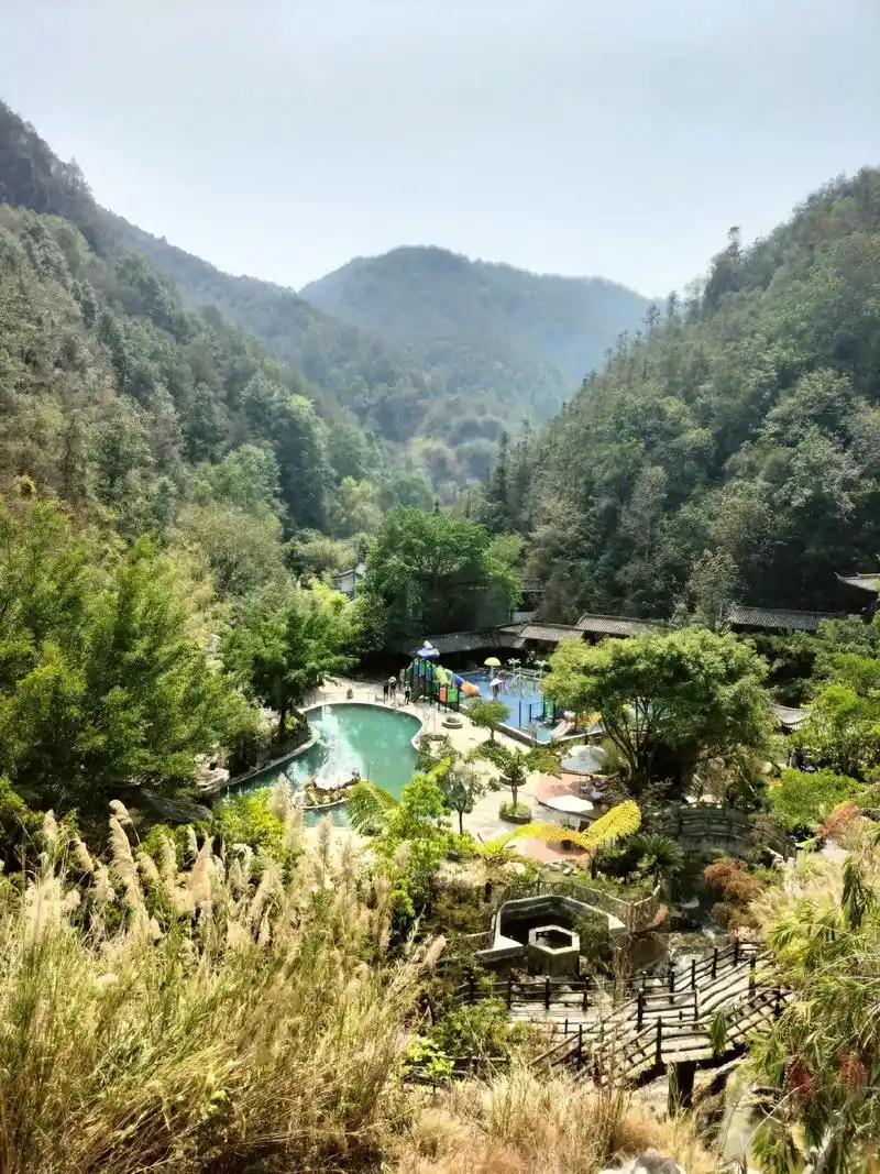 云南腾冲热海风景区 和顺古镇开心游玩!#人生不容易只有靠自 - 抖音