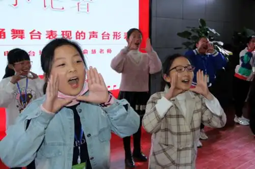 情景诗朗诵舞台表现快速从容的上场演练舞台站位的技巧表情声音手势的