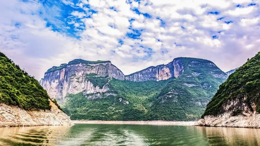 野三峡清江大峡谷黄鹤峰林景区 写美篇清江大峡谷属于恩施野三峡景区