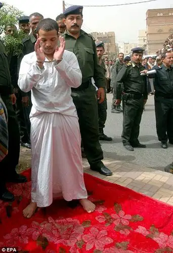 主题也门娈童犯众目睽睽之下被枪决