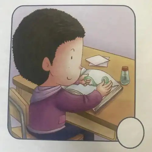 图四:   看到书本破了帮忙修补