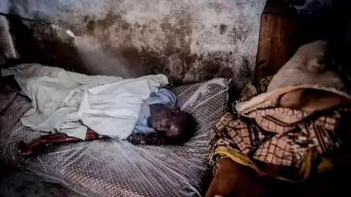 感染埃博拉病毒的人,死状极惨,于是被传出了会变成丧尸的谣言-网易